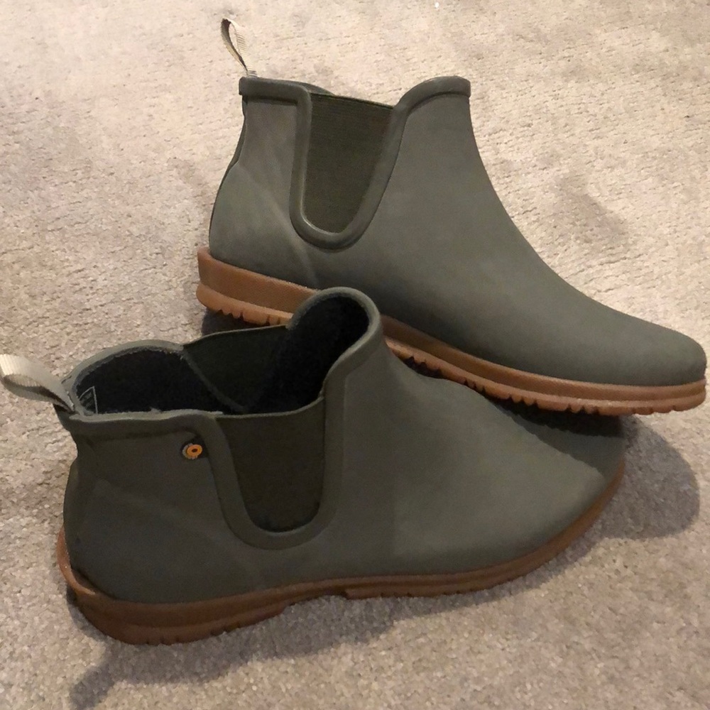 Bogs Sweet Pea boot, size 8